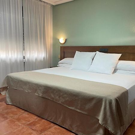 Hotel Los Kekes Coria Exterior photo